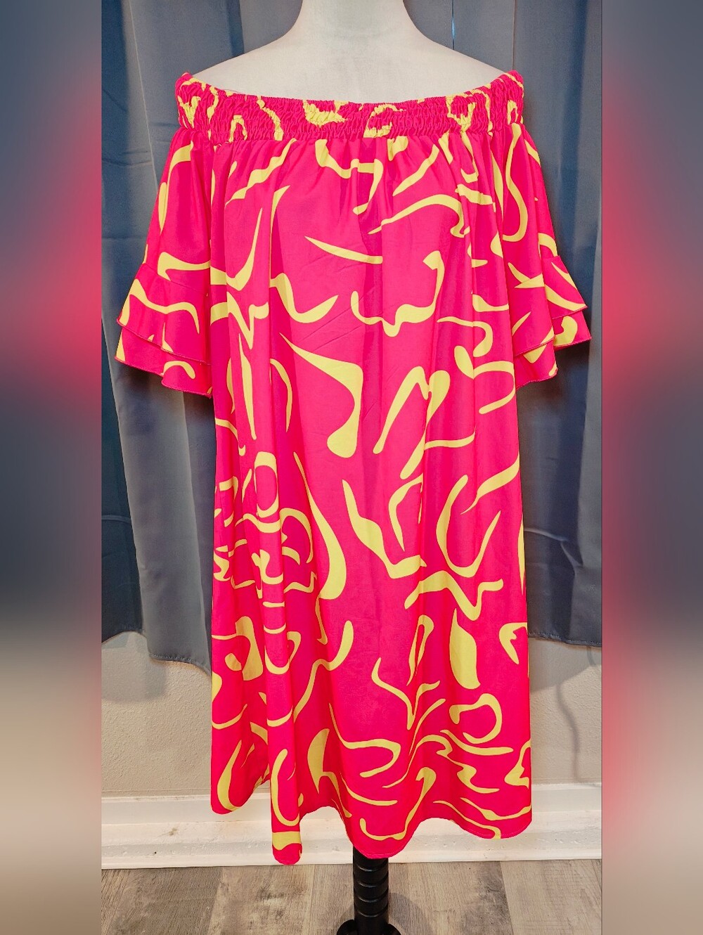 Joress Plus Size Abstract Squiggle Off the Shoulder Shift Dress Muumuu.